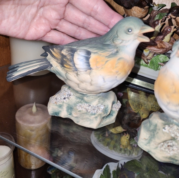 Set Of Two Porcelain birds doves - Picture 4 of 4